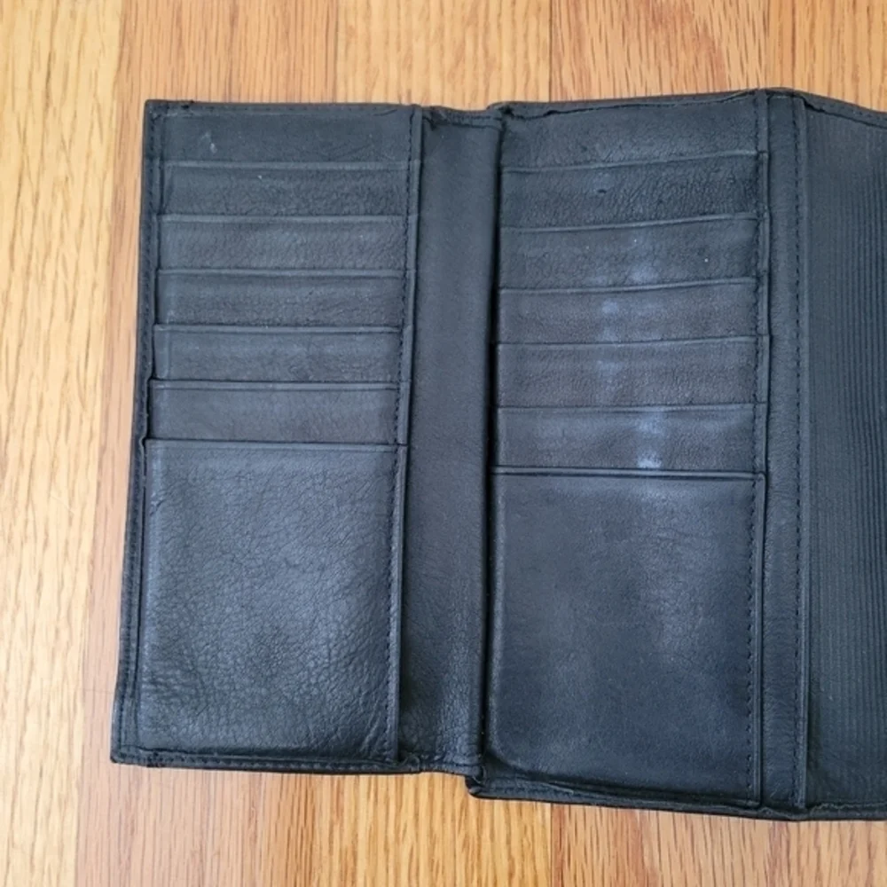 Wilson's Black Leather Women's Wallet with Coin Purse Pocket‎ Lots of Card Slots